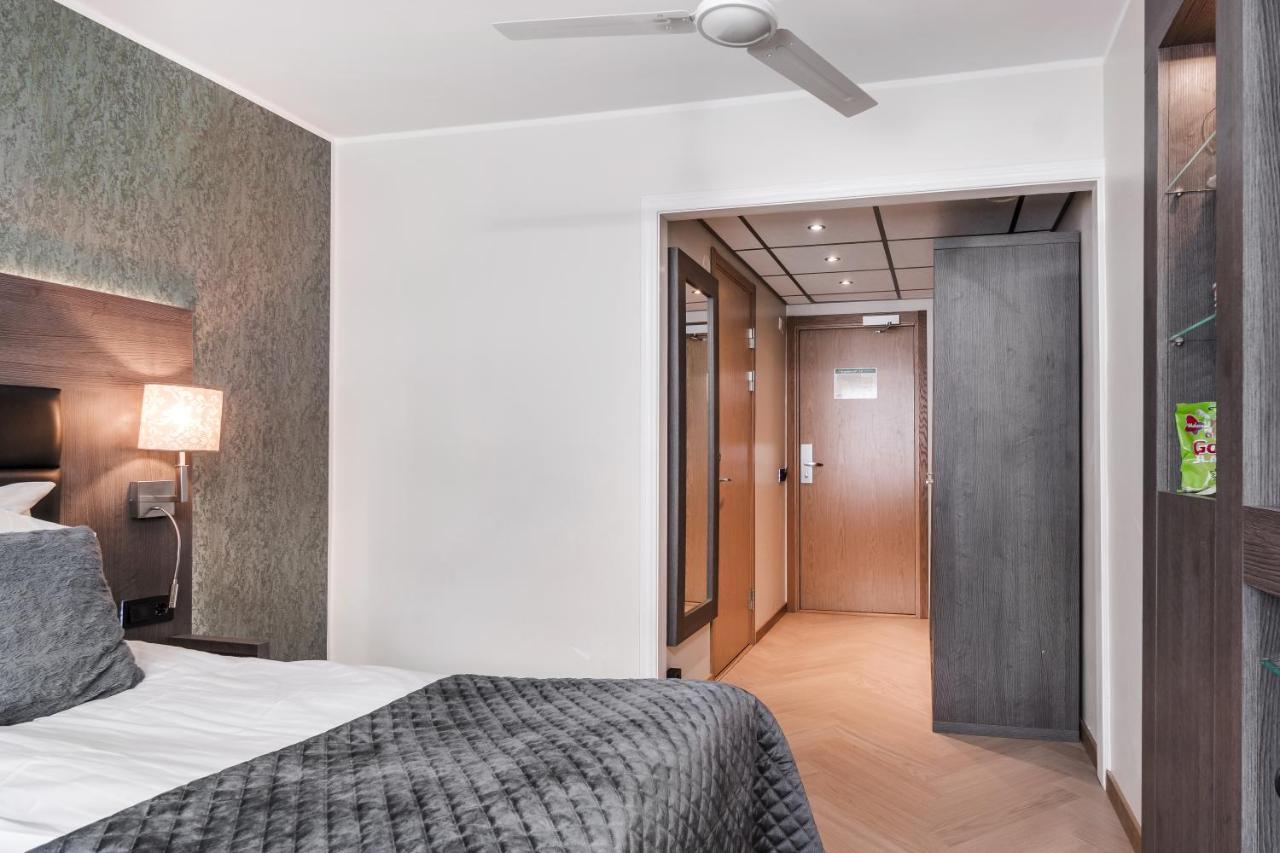 Hotell Hallstaberget โซลเลฟโต ภายนอก รูปภาพ